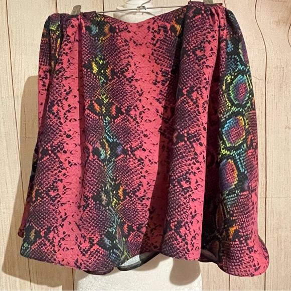 Versace Skirt Size ITALIAN 42(US 6/med)Snake print Neon Pockets Preowned - Picture 2 of 13